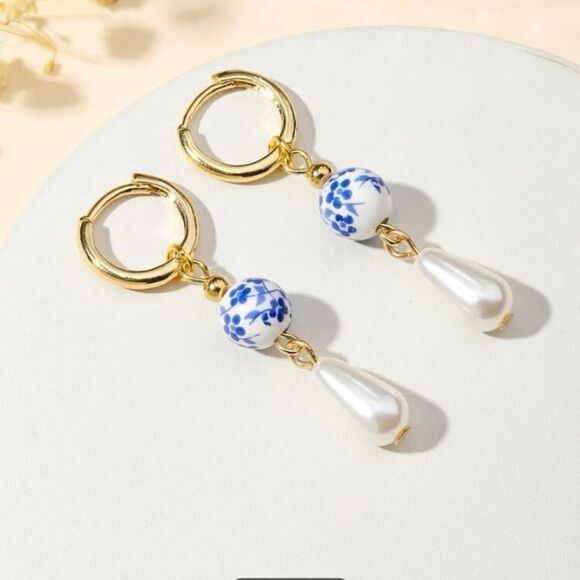 ✨🆕✨ Elegant Chic Gold Blue & White Pearl Water Drop Dangle Earrings✨ - Picture 4 of 9